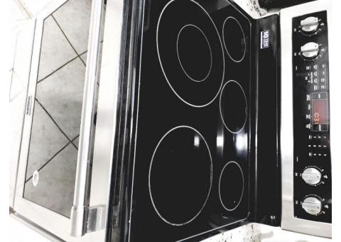 6 mo. Old Maytag electric convection range, Ceramic cook top